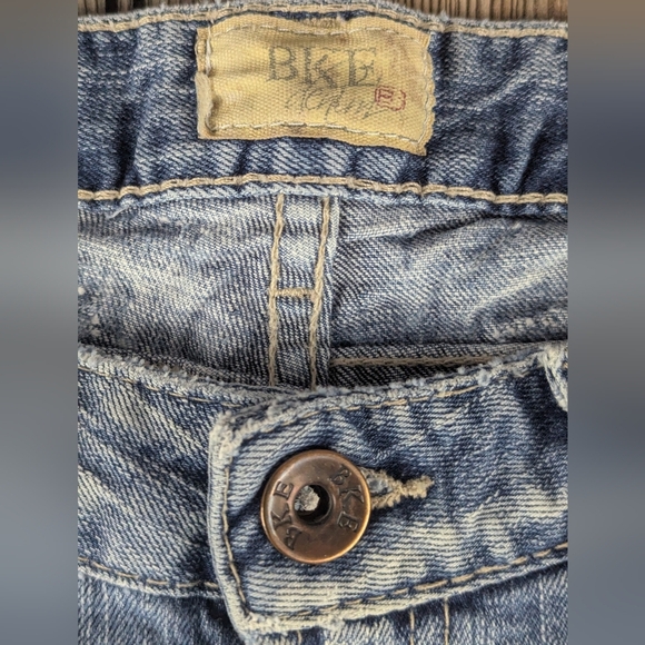 BKE Size 28 Faded Vibe Bermuda Jean Shorts - Picture 3 of 11